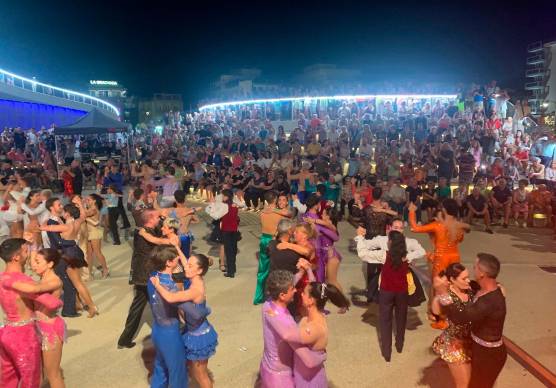 Rimini, a Capodanno debutta la versione invernale della “Liscio Street Parade”