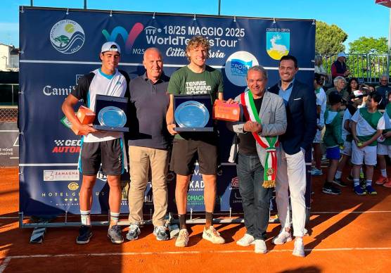 La foto di gruppo della premiazione del torneo Itf Future 2025 alla Polisportiva 2000 Cervia