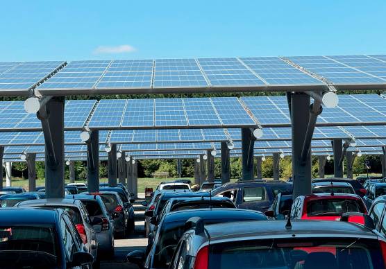 Energia, appello di Legacoop Romagna alla politica: “Sostenete le pensiline fotovoltaiche sui parcheggi”