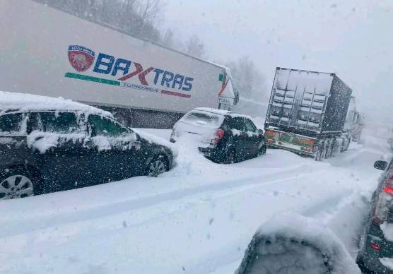 La neve di giovedì 26 marzo sulla E45