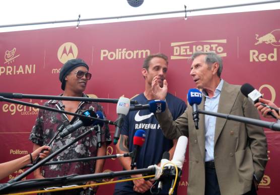 Ariedo Braida con Ignazio Cipriani e Ronaldinho (Fiorentini)