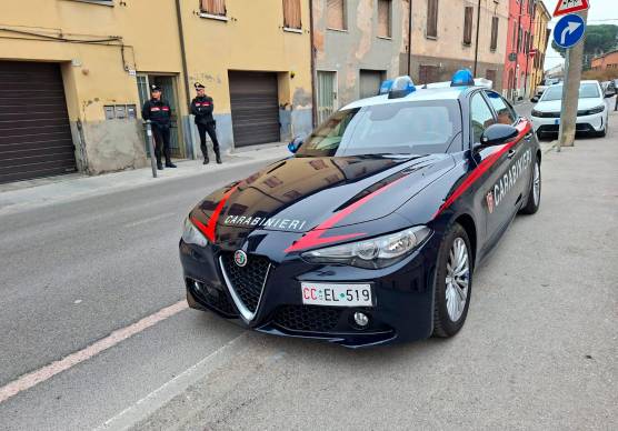 I Carabinieri davanti alla abitazione di Meldola di Luca Spada (foto e video Blaco)