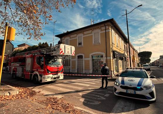 Ravenna. Fiamme e paura in un appartamento, un intossicato