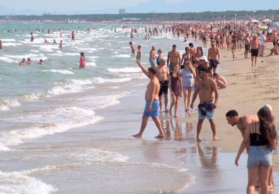 Meteo Romagna, ondata di calore almeno fino a venerdì: la temperatura dell’Adriatico ha raggiunto i 28 gradi