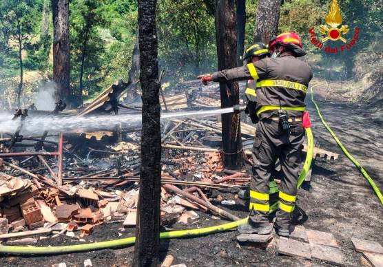 Civitella, vasto incendio: Vigili del Fuoco al lavoro per tutto il giorno VIDEO