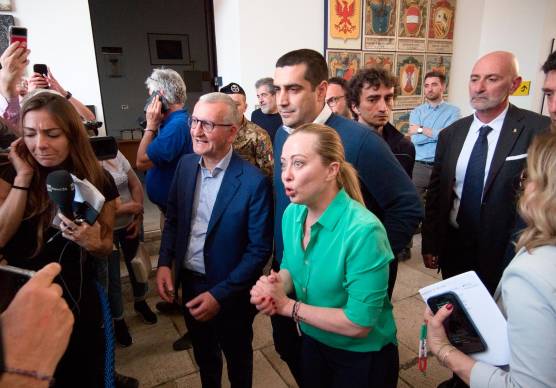 Il presidente della Regione Michele de Pascale con il presidente del Consiglio Giorgia Meloni