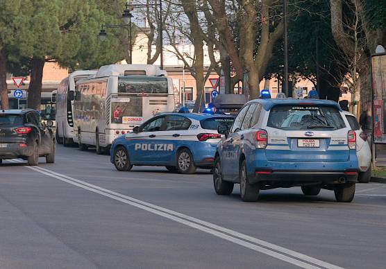 Un intervento della polizia in zona stazione