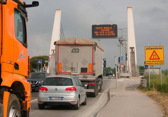 Ravenna. Ponte mobile, dai topi all’asfalto scivoloso: 16 anni di intoppi