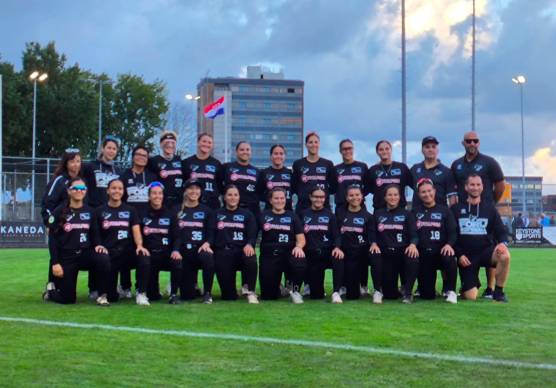 Le neo campionesse d’Europa dell’Italposa Forlì al gran completo sul diamante “portafortuna” di Haarlem