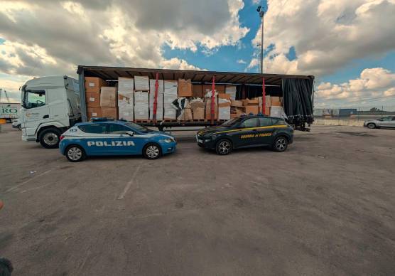Lugo. Tabacco e sigarette per oltre 2 milioni di euro, sequestrato un semirimorchio