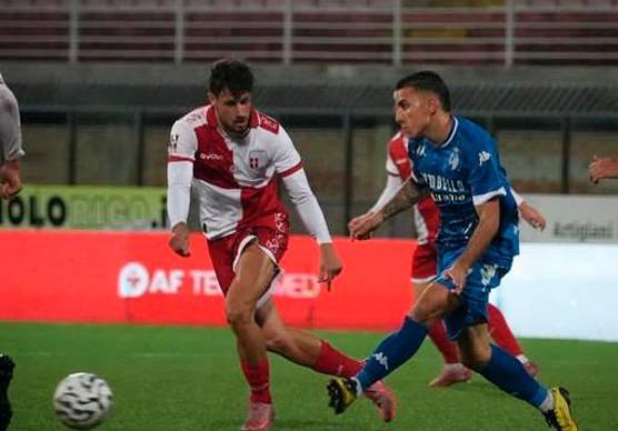 Rimini, sabato da dimenticare: partita sospesa per 3 minuti per ululati razzisti nei confronti di Rizzo e vittoria dell’Ascoli