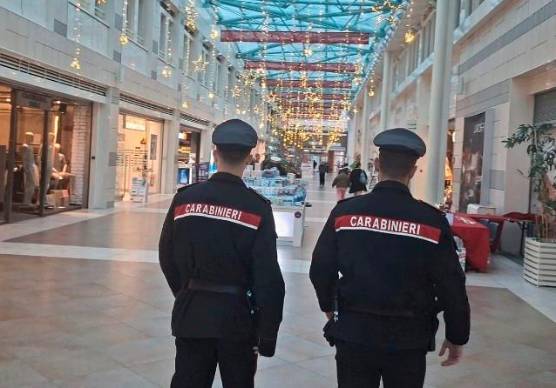 Cesena, “vai a comprare l’I-phone e scegli il finanziamento”: in carcere due truffatori che sfruttavano persone fragili