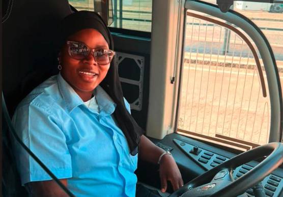 Ousseina Bara, 29 anni, al volante di un bus di Start Romagna