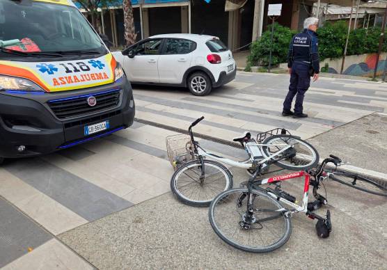 Le due biciclette dopo lo scontro (Fotoservizio Manuel Migliorini)