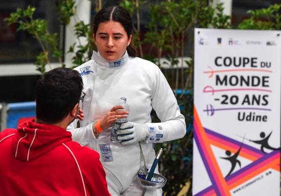 Mariachiara Testa mentre parla con il maestro Michele Mazzetti