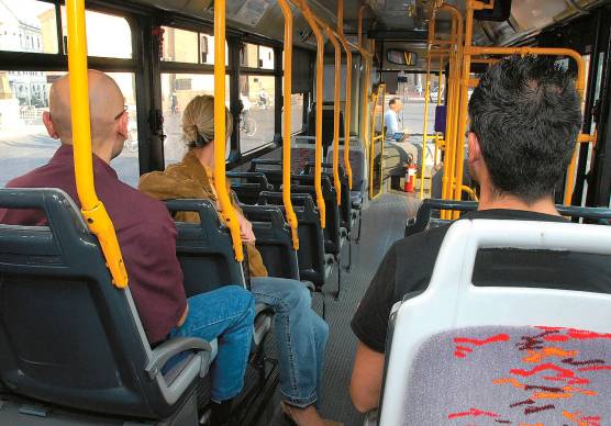Rimini, sicurezza sul bus: arriva un pulsante per chiedere aiuto in tempo reale alle forze dell’ordine
