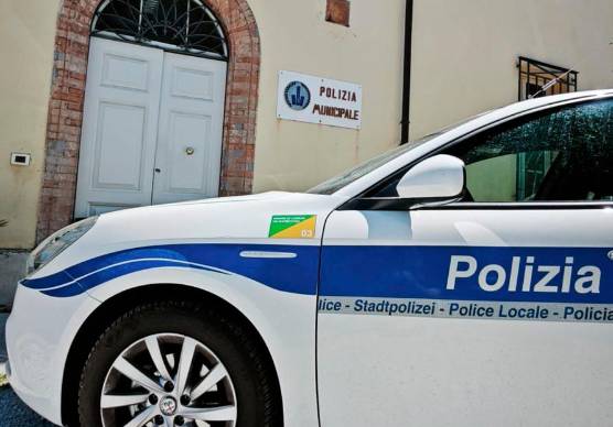 Santarcangelo, crea scompiglio in un locale e prende a calci e pugni gli agenti: 45enne arrestato