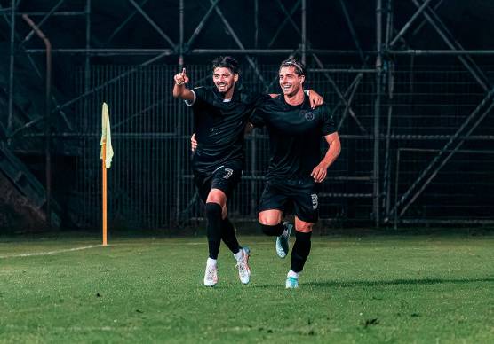 Cristian Spini esulta insieme a Luca Falbo dopo aver portato in vantaggio il Ravenna in casa del Carpi in Coppa Italia