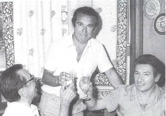 Osvaldo Bagnoli in piedi con Edmeo Lugaresi alla sua sinistra