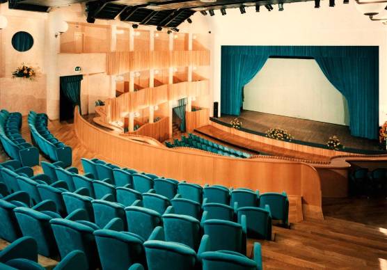 Cattolica. Al via la stagione di prosa del Teatro della Regina, l’unica in Italia interamente audio descritta per i non vedenti