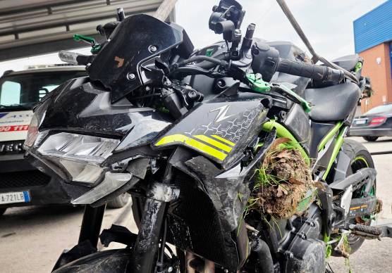 La moto che guidava la vittima (foto Manuel Migliorini)