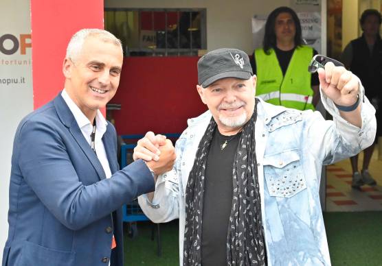 Il sindaco di Rimini Jamil Sadegholvaad e Vasco Rossi