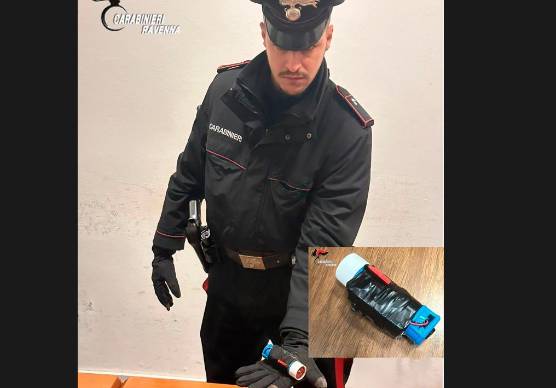 Castel Bolognese, crea il caos al supermercato con un taser artigianale: minorenne denunciato