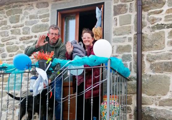 Il papà e la mamma con il piccolo Emilio