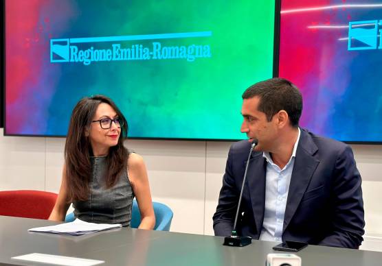 Da sinistra l’assessora ad Ambiente, Programmazione territoriale, Mobilità e Trasporti Irene Priolo e il presidente della Regione Michele de Pascale