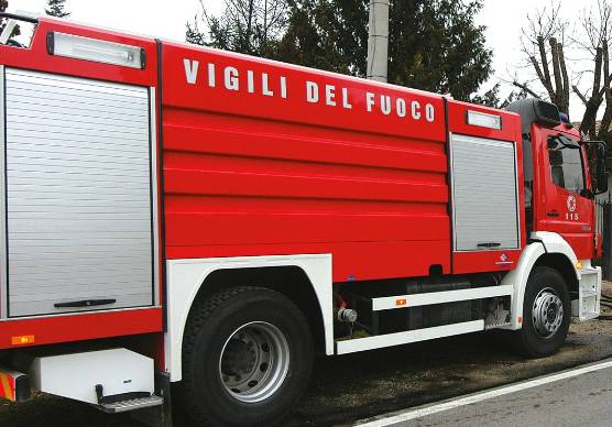 Rimini. Incendio doloso da Motorland: ignoto dà fuoco ad un’auto poi si ustiona il viso e scappa