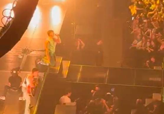 Olly durante il concerto a Pesaro