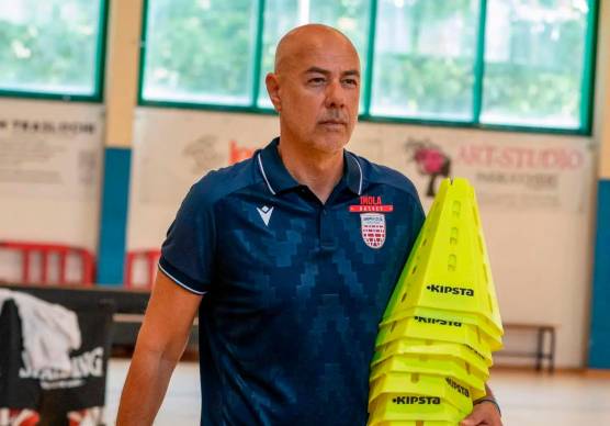 Aki Zarifi in allenamento: l’Andrea Costa gli ha affidato il doppio ruolo di assistente allenatore e team manager (foto Mauro Monti Mmph)