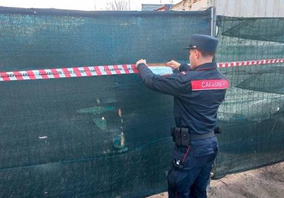 Una platea in cemento abusiva tra i calanchi di Sogliano: denunciata la titolare di una società di Rimini