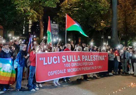 Forlì. Luci sulla Palestina davanti all’ospedale Morgagni-Pierantoni FOTO