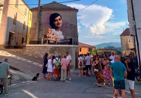 Cotignola, uno street artist romagnolo firma il murale per «Zia Fina»