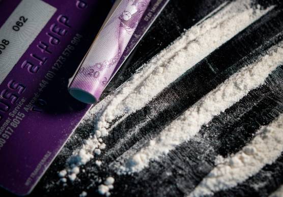 Fusignano, ha l’obbligo di firma, ma da casa continua a spacciare crack e cocaina: 61enne arrestato