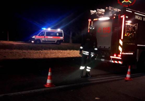 Gatteo, auto finisce nel torrente dopo lo scontro: un bambino e due adulti in ospedale