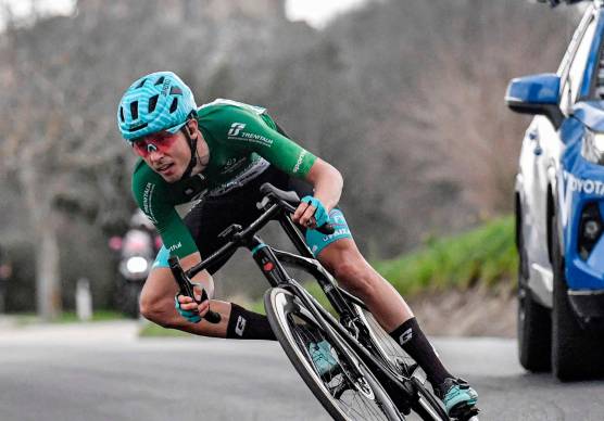 Manuele Tarozzi con la maglia verde durante l’ultima Tirreno-Adriatico
