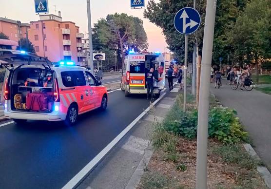 Imola, marito e moglie investiti sulle strisce sono gravi