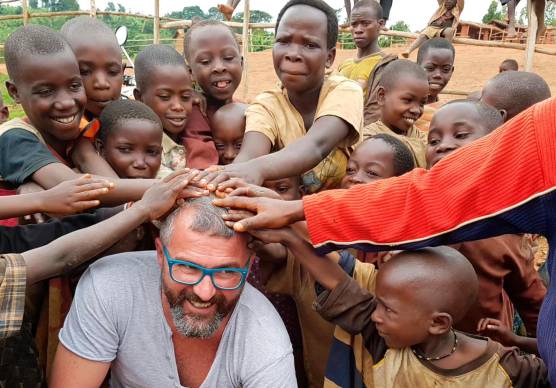 Stefano Vitali in una delle sue missioni in giro per il mondo
