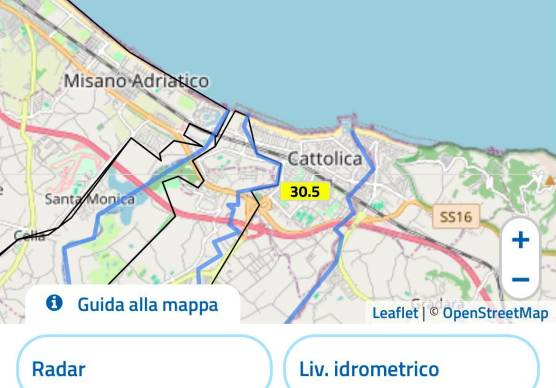 Cattolica, bomba d’acqua in mattinata: allagamenti lampo e un albero caduto