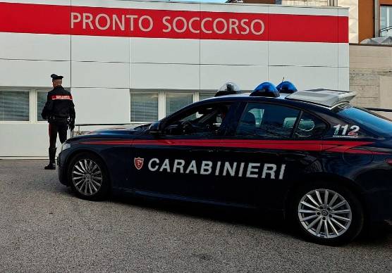 Cesena, prende a pugni le infermiere e danneggia le attrezzature del Pronto Soccorso: 20enne arrestato