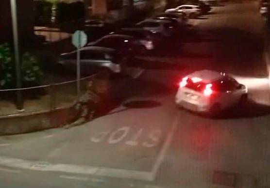 Saltano posto di blocco, inseguimento di notte della Polizia locale a Massa Lombarda lungo le vie del paese