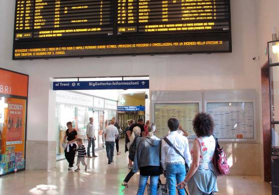 Treni, ritardi e cancellazioni fra Rimini e Bologna per guasti. Si sospetta un sabotaggio