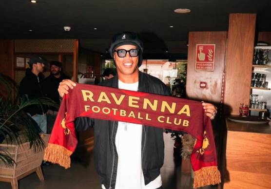 Una decina di giorni fa Ronaldinho è apparso così sul suo profilo instagram e su quello del Ravenna Fc con la scritta: “Grandi cose stanno per arrivare”