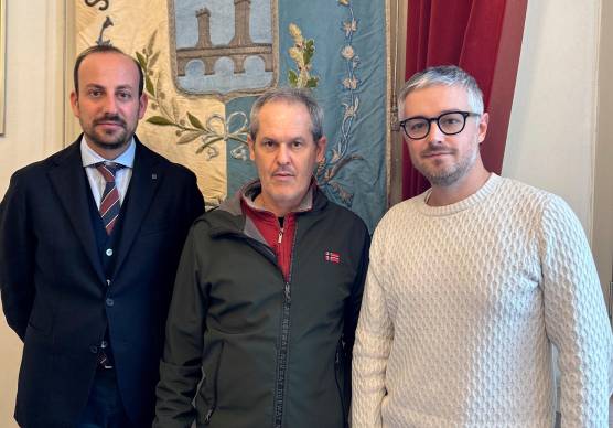 Da sinistra il sindaco Nicola Dellapasqua, Massimiliano Evangelisti e l’assessore Alessio Tomei