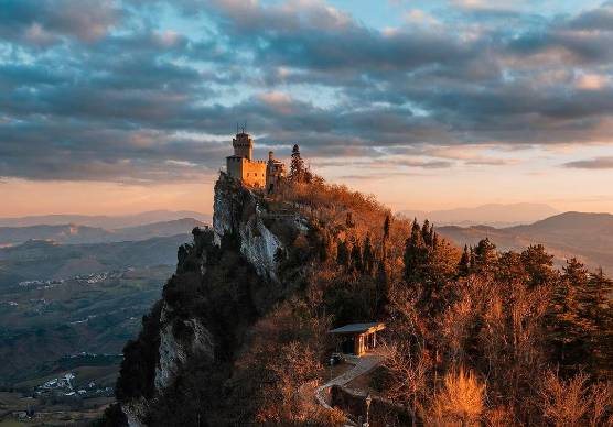 San Marino, Fitch alza l’outlook da stabile a positivo