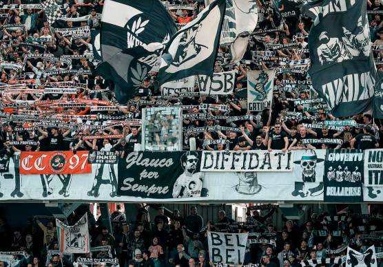 Un’immagine della curva Mare dello gremita (foto Gianmaria Zanotti)