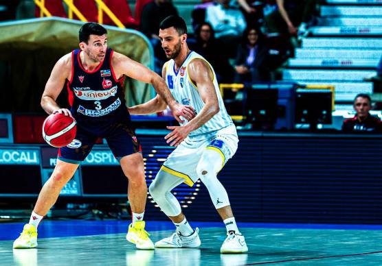 Disastro Unieuro a Verona: la Tezenis stravince 89-56