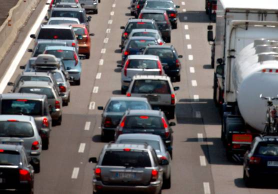 Vacanza in auto e in Italia per 7 su 10: in autostrada bollino nero il prossimo sabato. Oggi qualche coda in A14